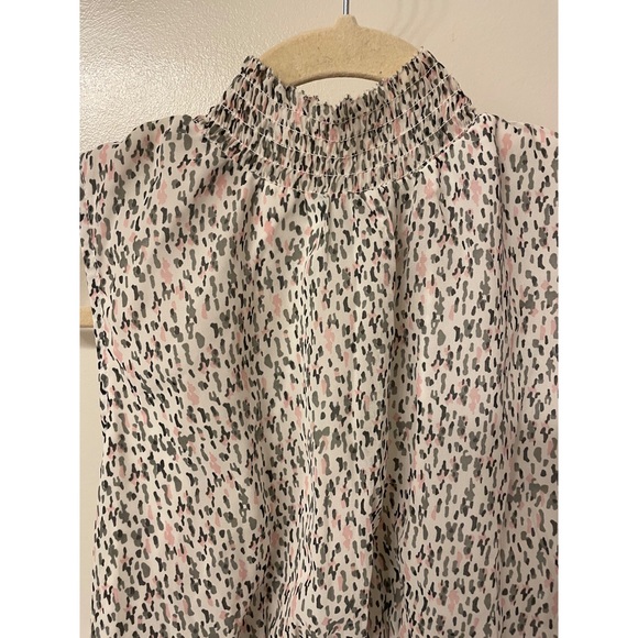 NEW. Japna blouse in white and pink pattern. In size medium. New with tags. - Picture 3 of 3